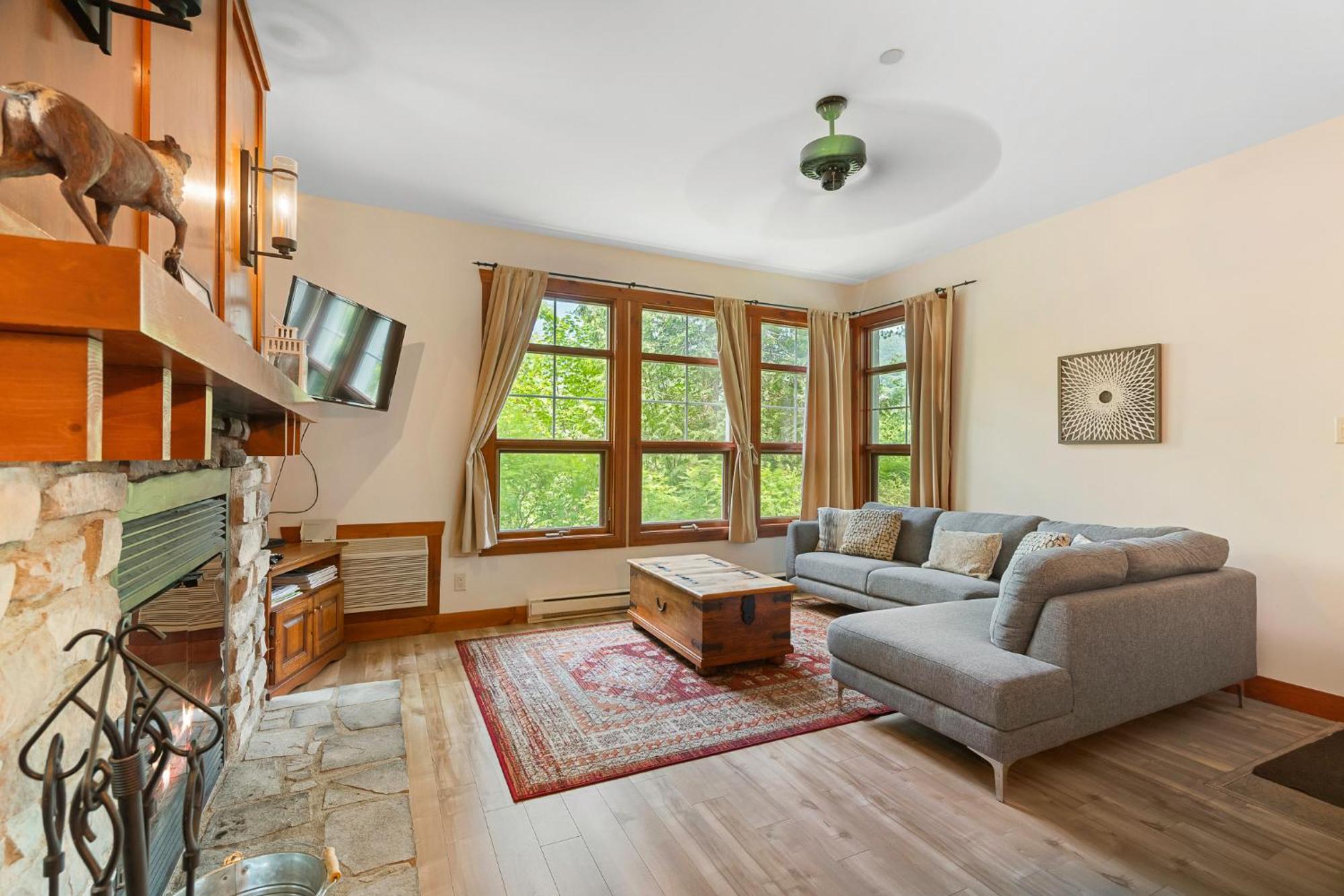 Les Eaux - 2Bdrs W Pool & Hot Tub Near Village Mont-Tremblant Exterior photo